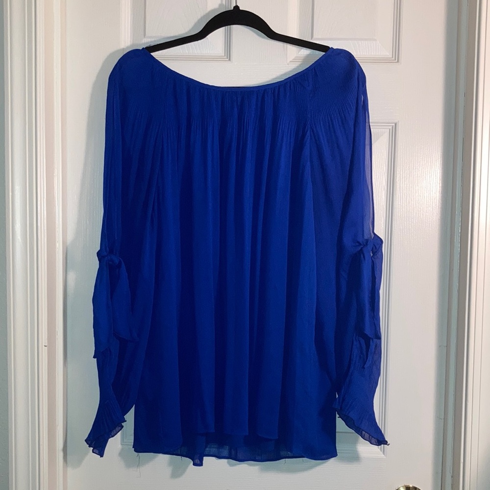 Gibson Latimer, Long Sleve Blouse, peek a boo sleeves, size XL, Royal Blue.